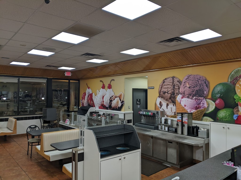 Braums Ice Cream & Dairy Store | 1304 Garth Brooks Blvd, Yukon, OK 73099, USA | Phone: (405) 354-2619