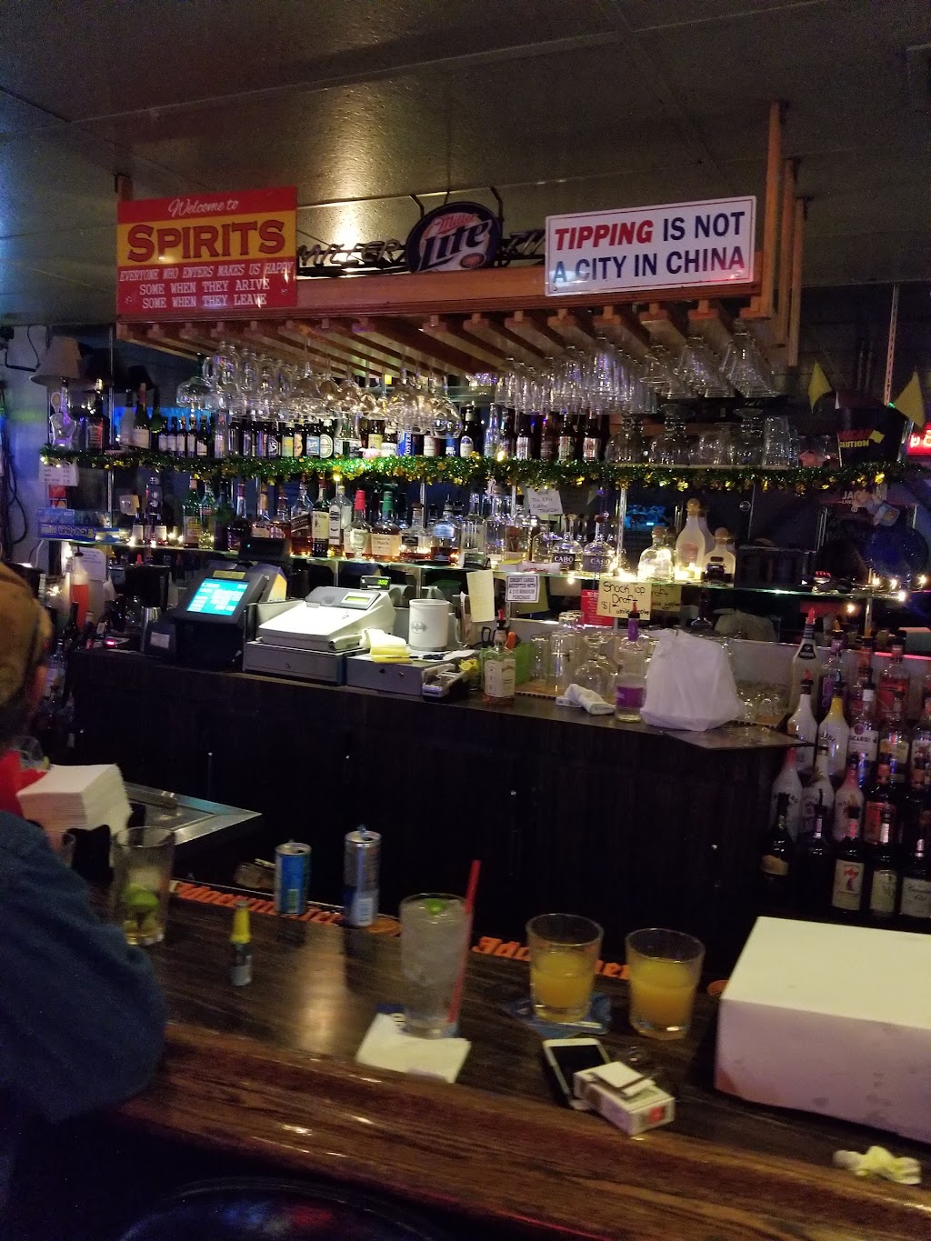 Spirits Lounge | 390 S 11th Ave, Hanford, CA 93230, USA | Phone: (559) 582-7747