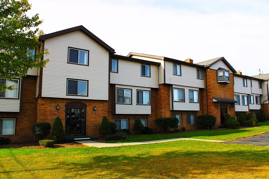 Jillian Court Apartments | 28860 Chagrin Blvd, Woodmere, OH 44122, USA | Phone: (216) 346-3097