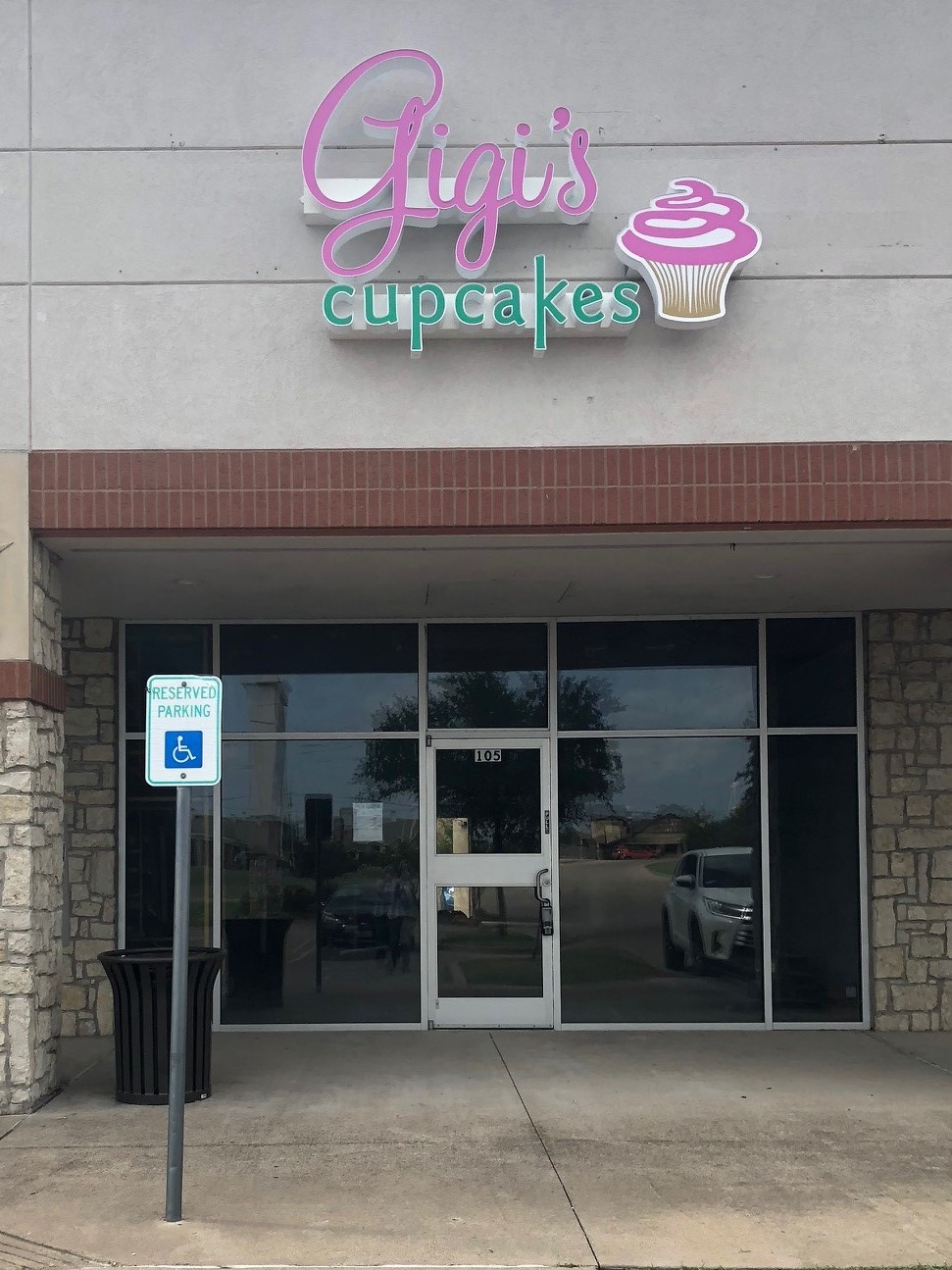 Gigis Cupcakes | 1151 E US Hwy 377 #105, Granbury, TX 76048, USA | Phone: (682) 936-2293
