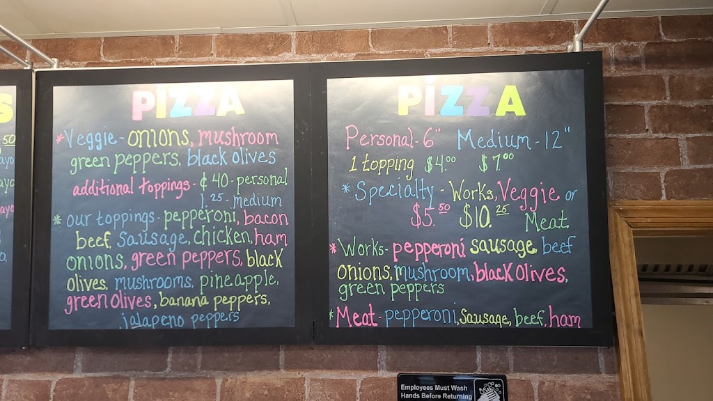 Vic’s Pizza | 305 W College St, Columbiana, AL 35051, USA | Phone: (205) 671-5100