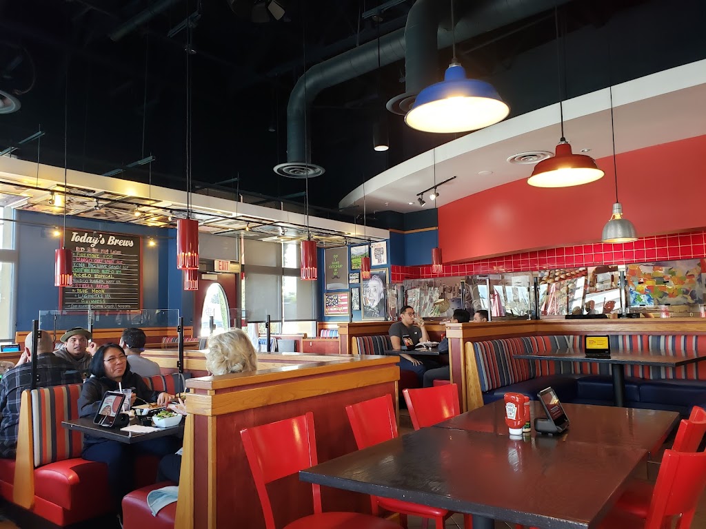 Red Robin Gourmet Burgers and Brews | 3906 Rivermark Plaza, Santa Clara, CA 95054, USA | Phone: (408) 855-0630