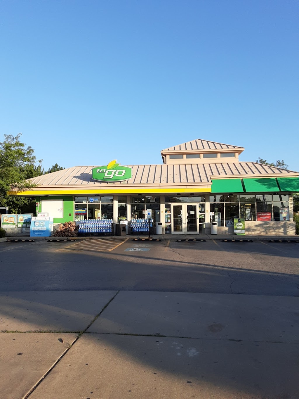 BP Gas Station + Car Wash + Convenient Store 24x7 | 1935 Boughton Rd, Woodridge, IL 60517, USA | Phone: (630) 985-1543