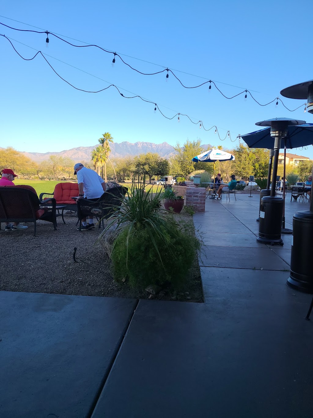 Grill On the Green | 5800 S Camino Del Sol, Green Valley, AZ 85614, USA | Phone: (520) 393-1933