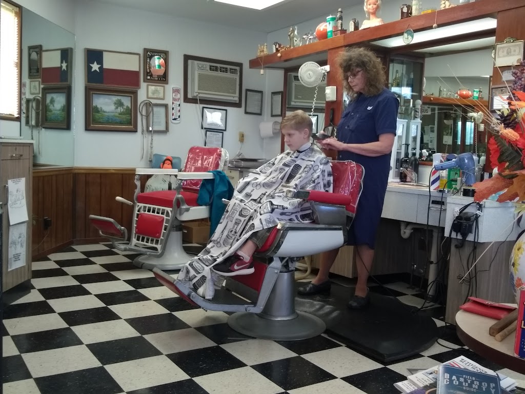 Town & Country Barber Shop | 108 River Oaks Dr, Cedar Creek, TX 78612, USA | Phone: (979) 773-0777