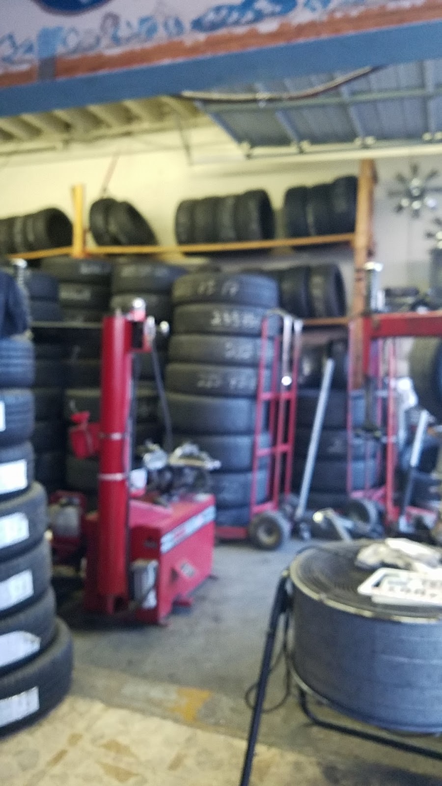 Union Tire Shop | 5125 W Davis St, Dallas, TX 75211, USA | Phone: (214) 339-2399
