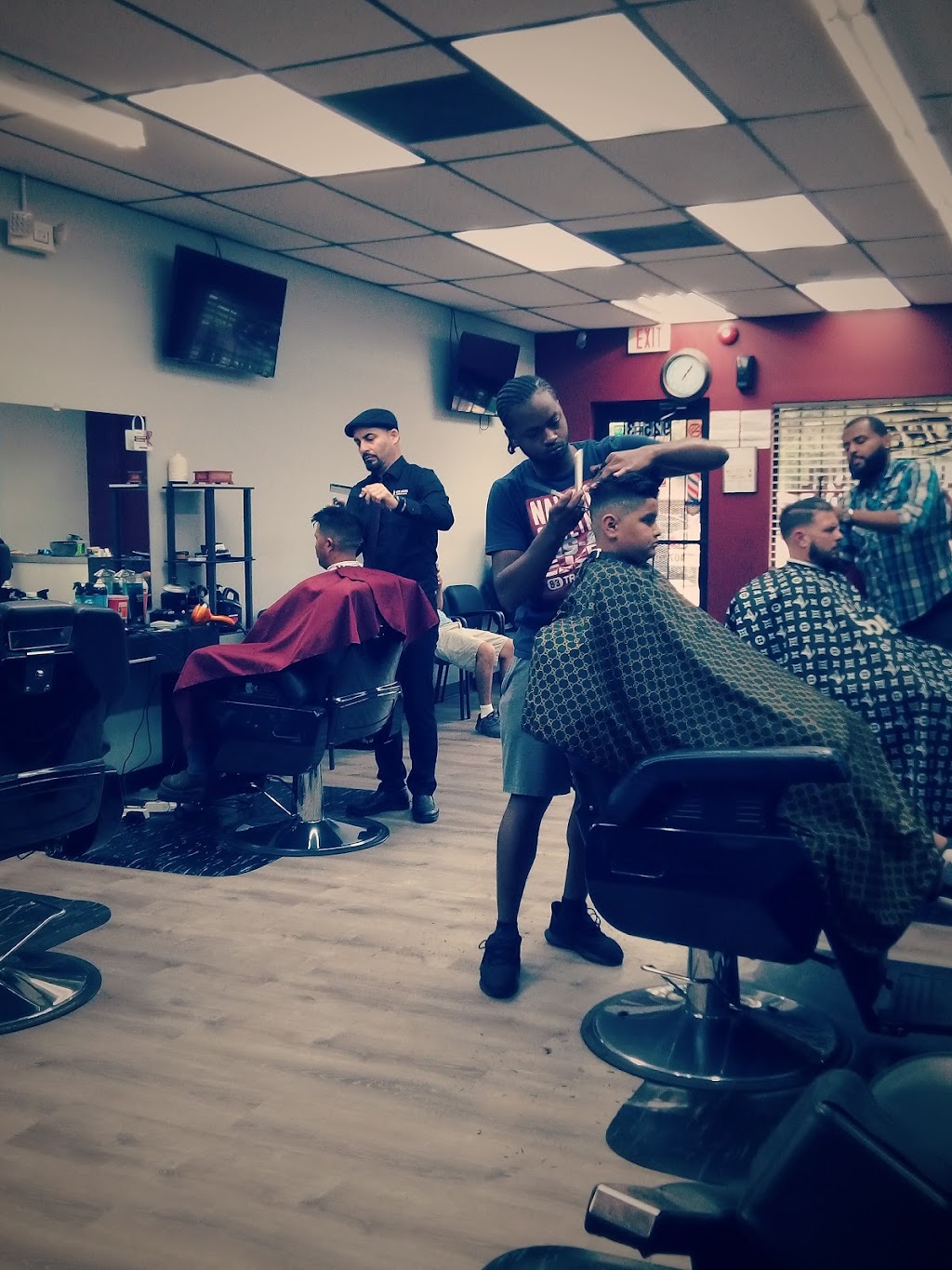 Luis Josuel Barber Studio | 925 S Orange Blossom Trail, Apopka, FL 32703, USA | Phone: (407) 703-8441