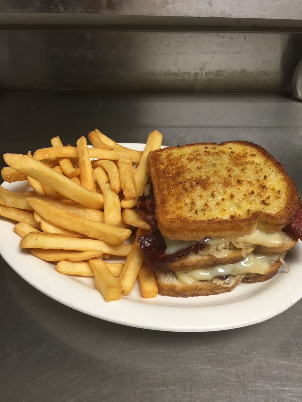 Duffys Grill | 231 Darrow Rd, Akron, OH 44305, USA | Phone: (234) 425-8204