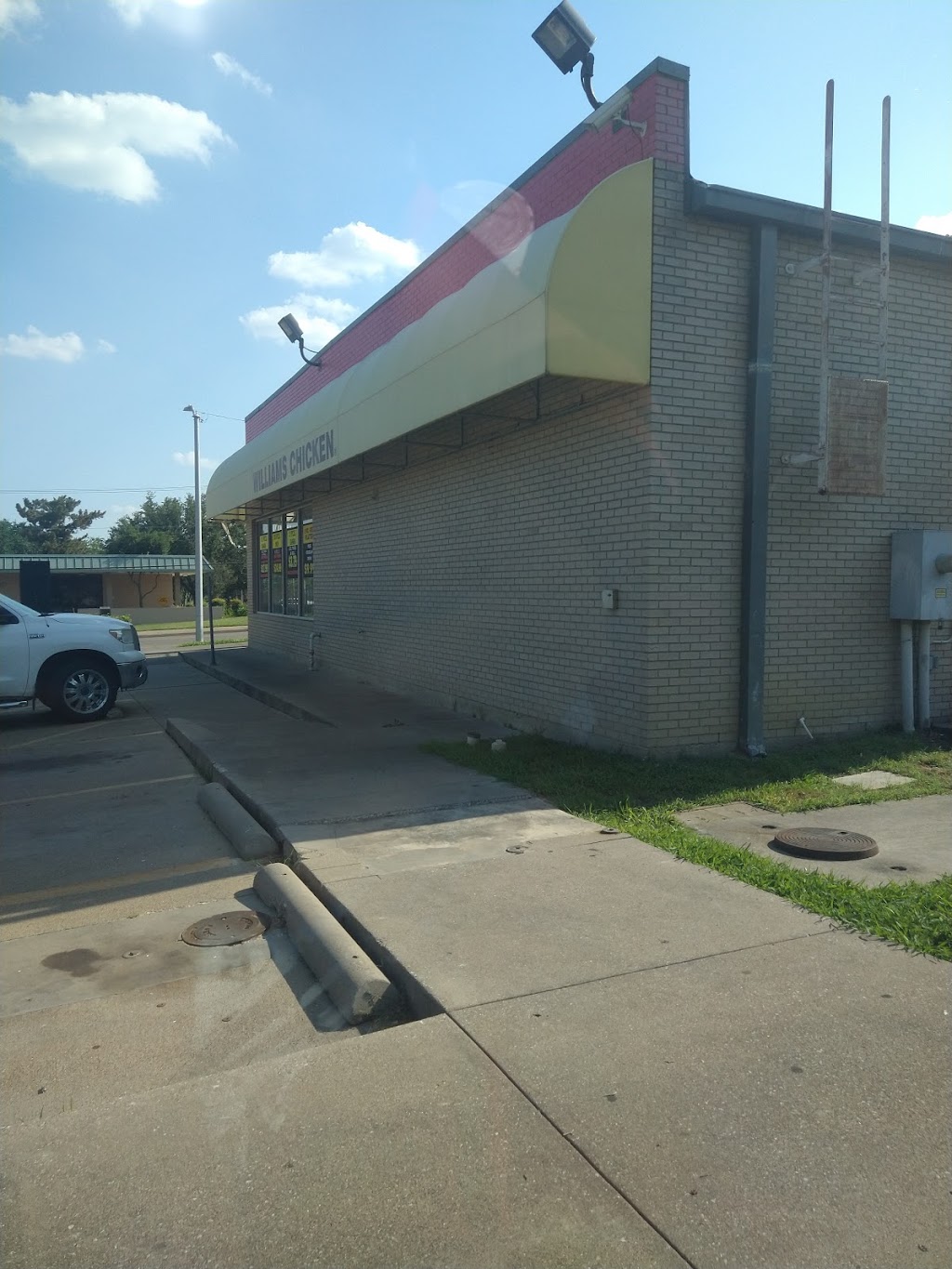 Williams Fried Chicken | 4313 E Berry St, Fort Worth, TX 76105, USA | Phone: (817) 534-5600