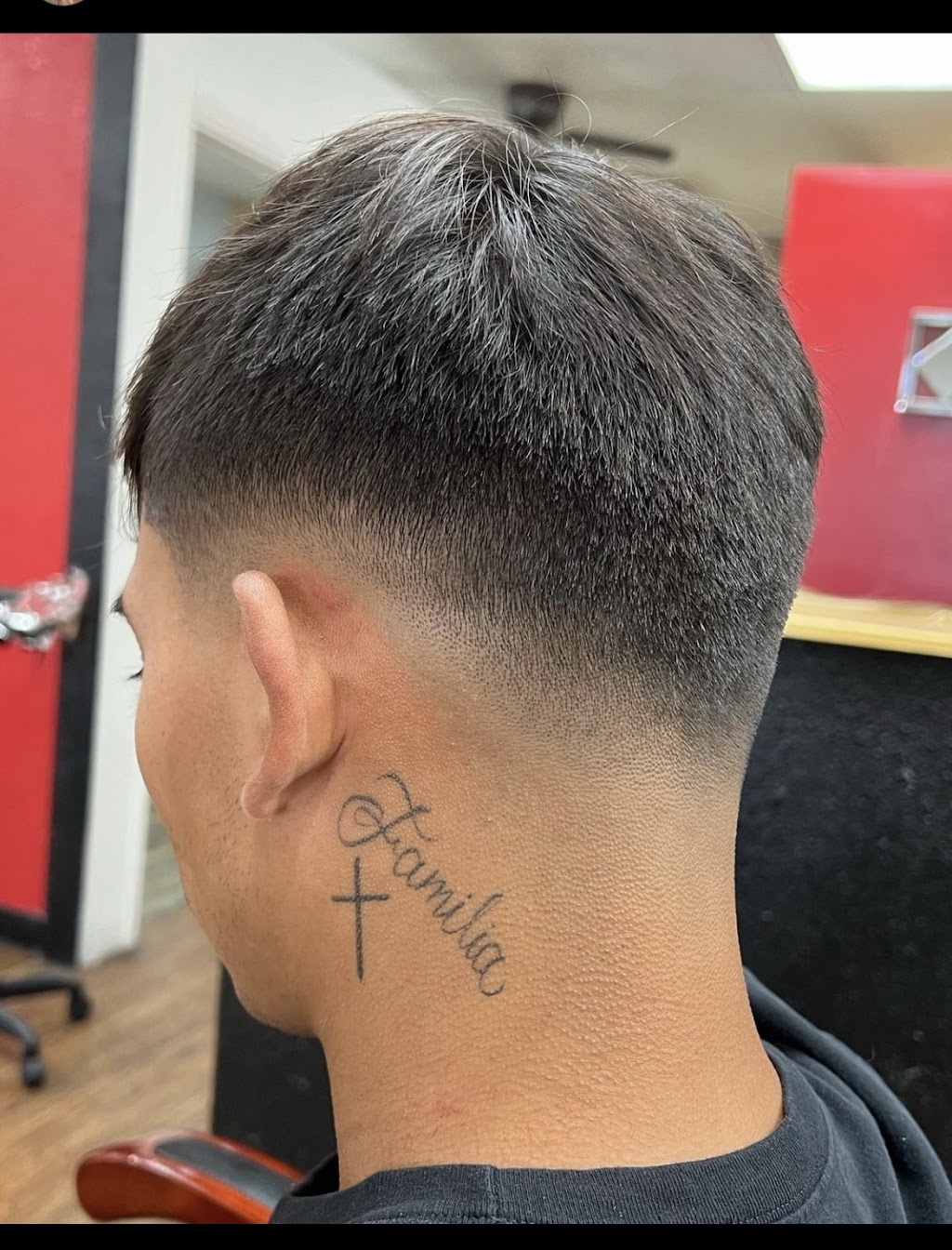 Con Estilo Salon & Barbería | 6244 N 43rd Ave, Glendale, AZ 85301, USA | Phone: (707) 339-9289