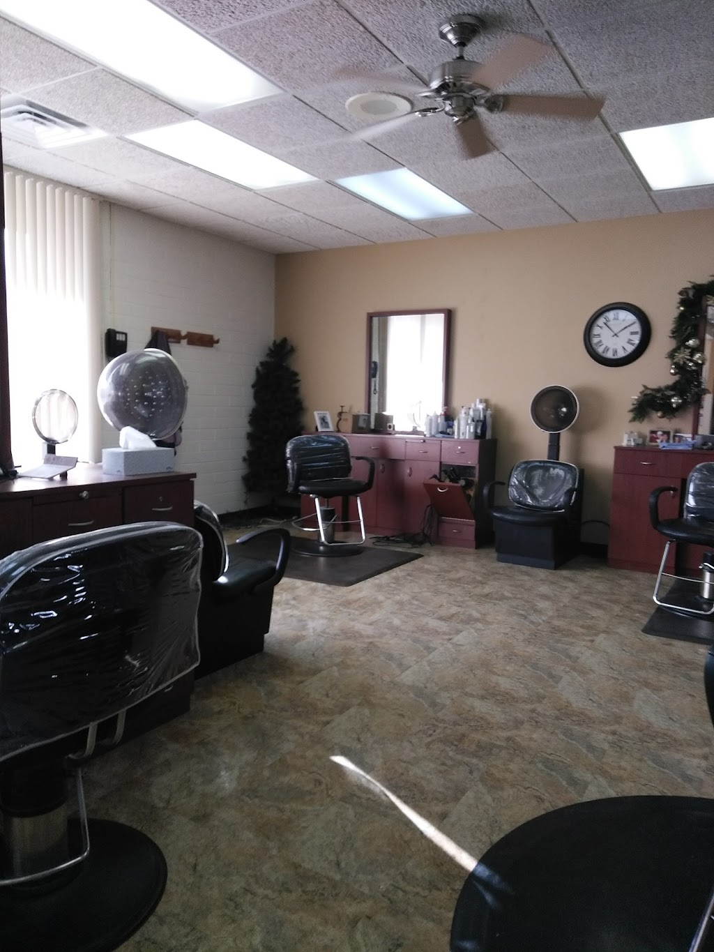 Clipped Accent Hair Salon | 2316 Cornhusker Rd, Bellevue, NE 68123, USA | Phone: (402) 291-4033