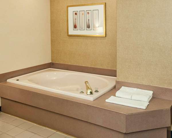 Quality Inn & Suites | 1930 Lincolnway E, Goshen, IN 46526, USA | Phone: (574) 349-6169