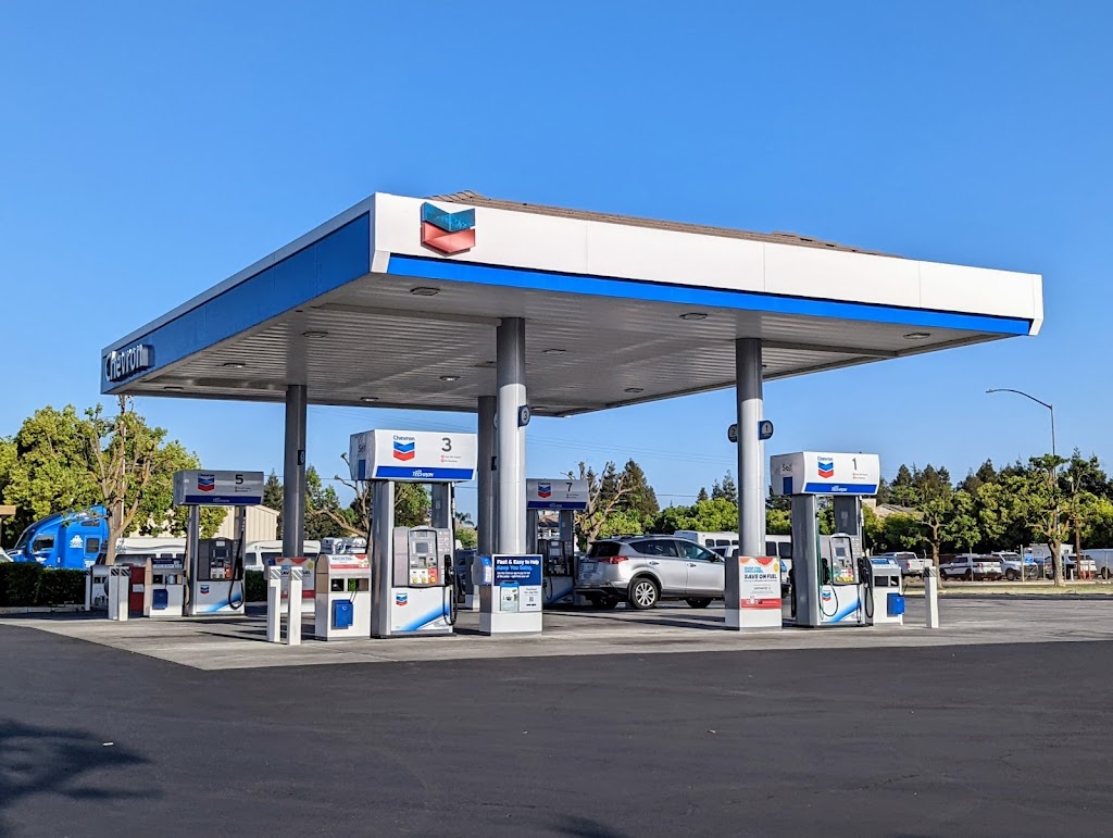 Chevron Fresno | 9460 N Sommerville Dr, Fresno, CA 93720, USA | Phone: (559) 325-7000