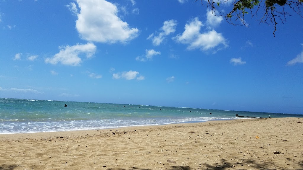 Waiʻalae Beach Park | 4925 Kahala Ave, Honolulu, HI 96816, USA | Phone: (808) 768-3003