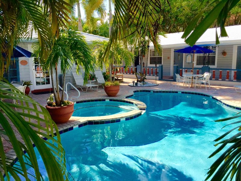 Coral Reef Guesthouse | 2609 NE 13th Ct, Fort Lauderdale, FL 33304, USA | Phone: (954) 568-0292