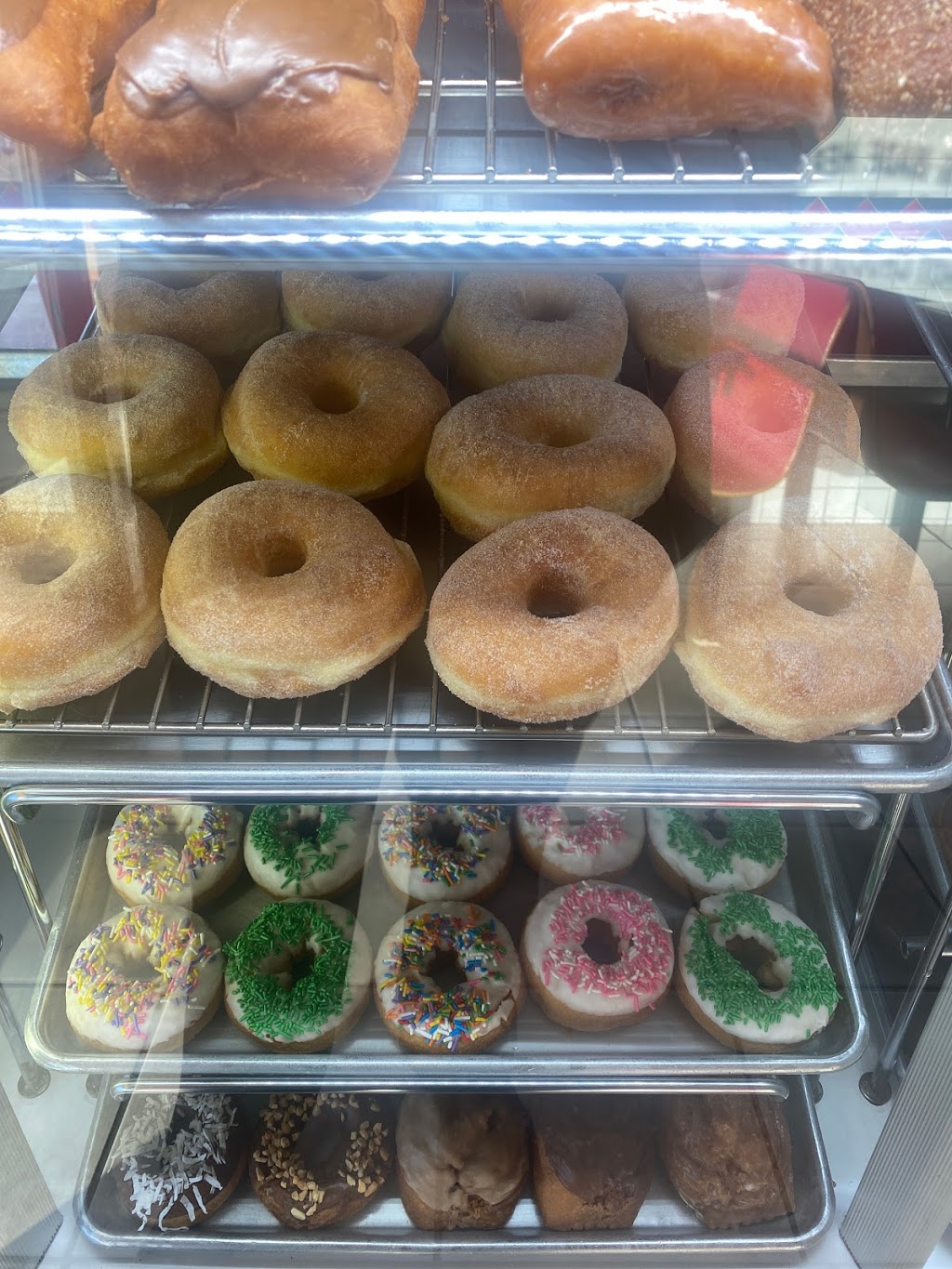 Raised Donuts & Bagels | 1240 E Ontario Ave Suite 106, Corona, CA 92881, USA | Phone: (951) 279-2747