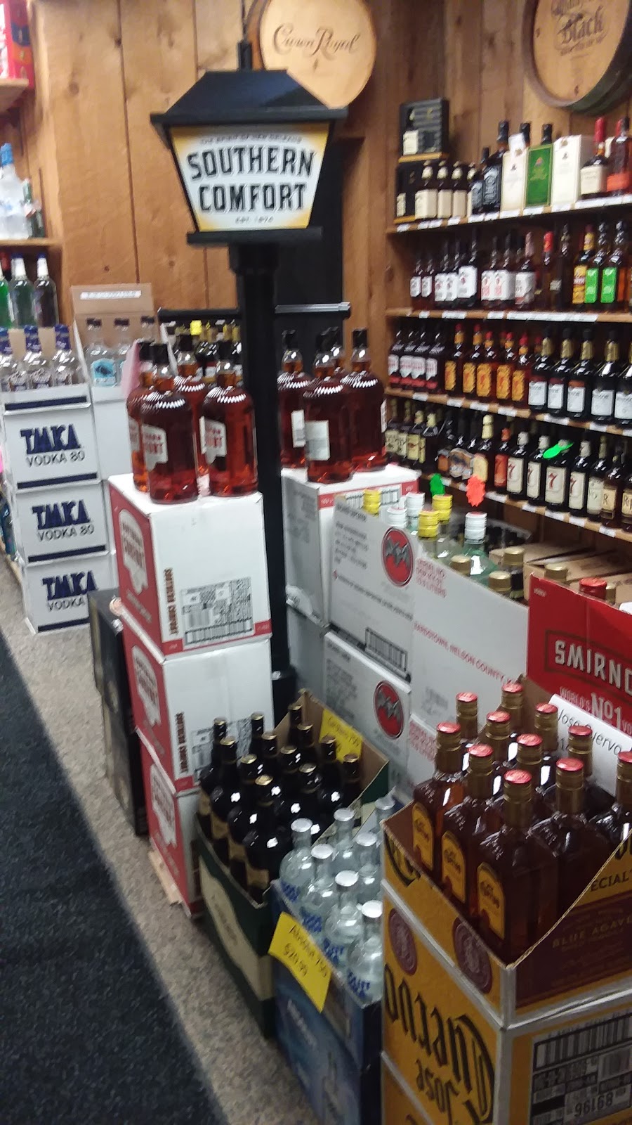 Village discount liquor | 469 W Main St, Ellsworth, WI 54011, USA | Phone: (715) 941-5044