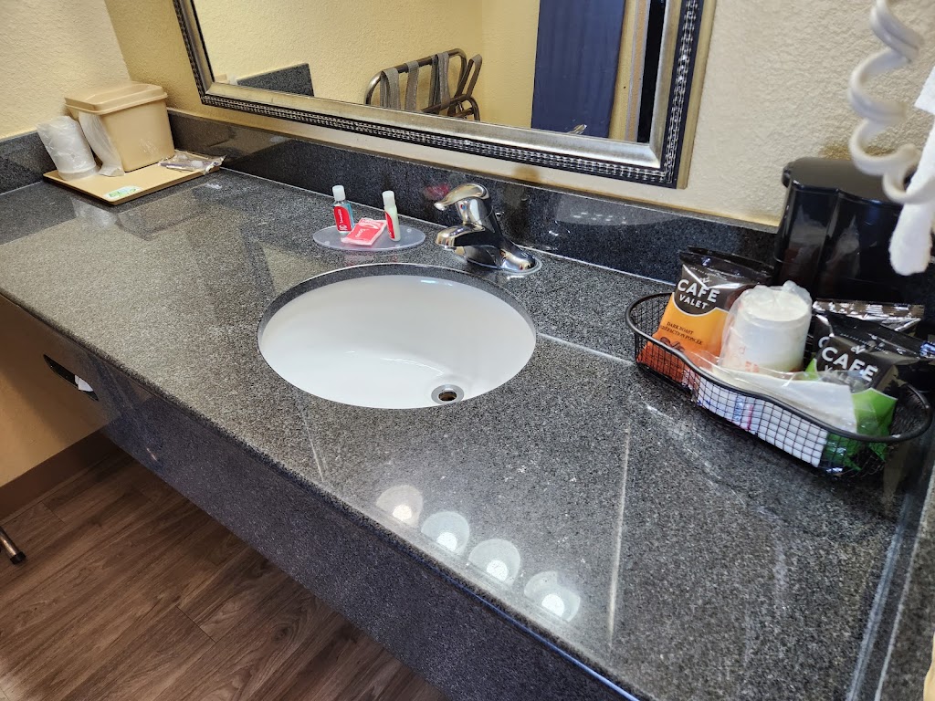 Econo Lodge Falfurrias Hwy 281 | 2116 US-281, Falfurrias, TX 78355, USA | Phone: (361) 325-2515