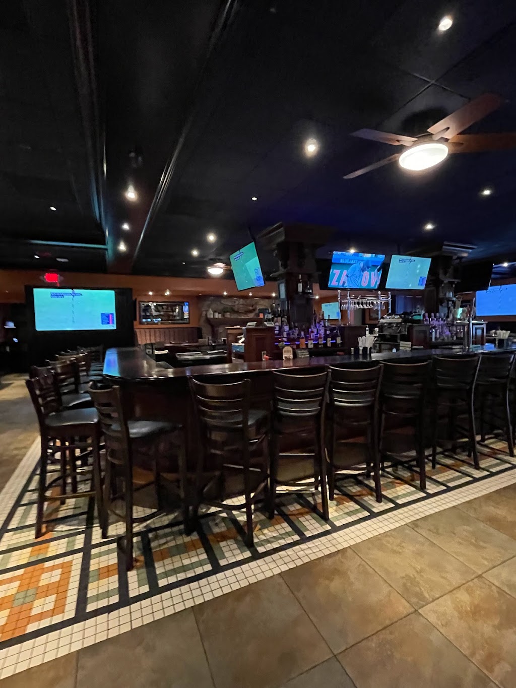 Houlihans | 1735 US-46, Parsippany, NJ 07054, USA | Phone: (973) 334-4900