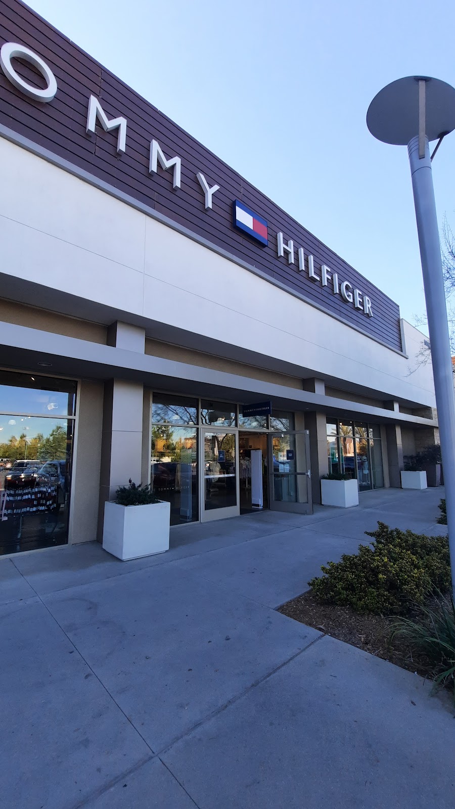 Tommy Hilfiger | 8860 Apollo Way, Downey, CA 90242, USA | Phone: (562) 299-6292