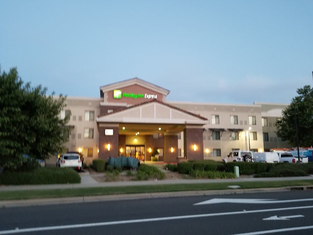 Holiday Inn Express & Suites Lincoln-Roseville Area | 155 Ferrari Ranch Rd, Lincoln, CA 95648, USA | Phone: (916) 644-3440
