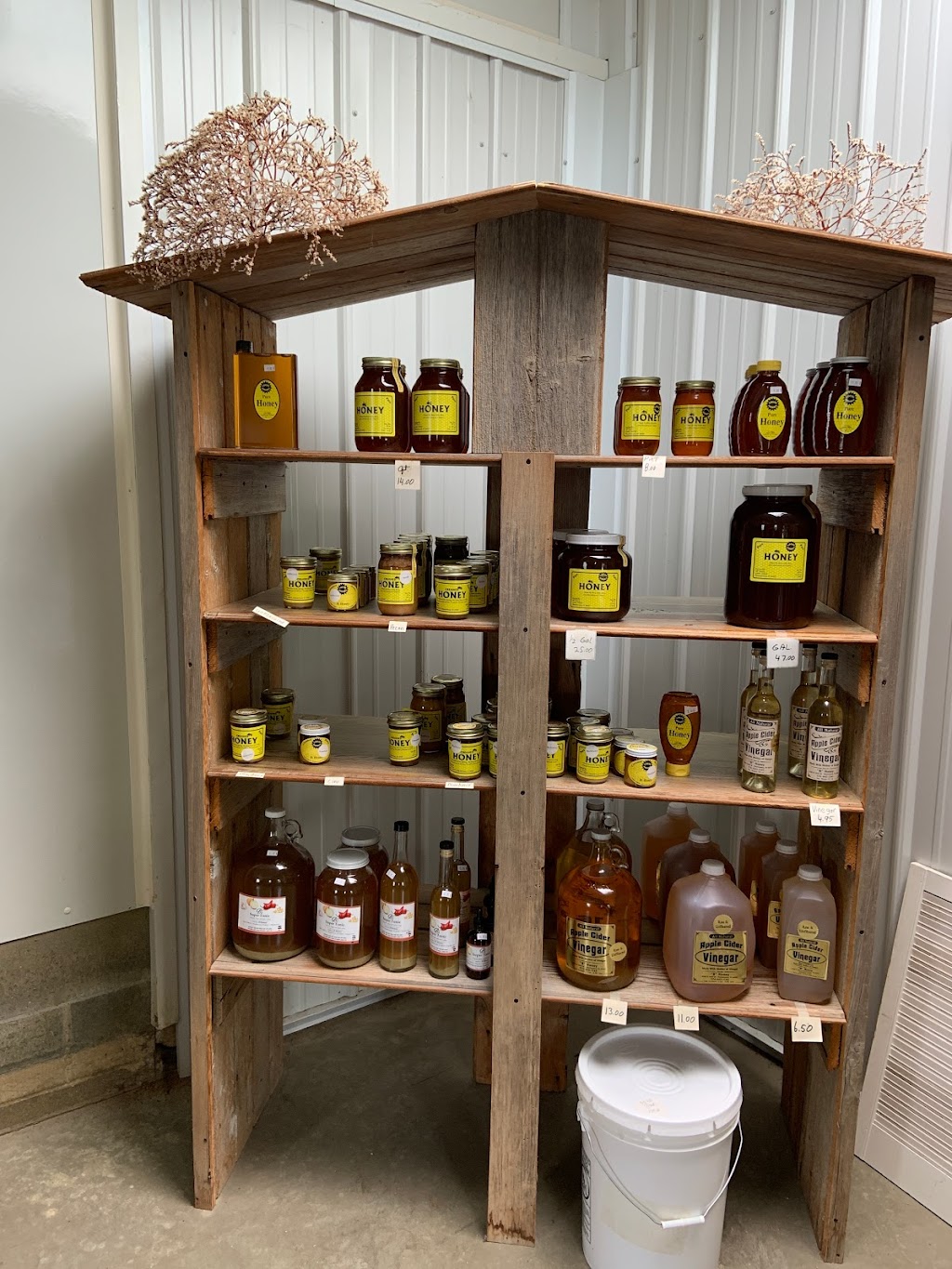 "B" Honey & Candles | 2260 N 1000 W, Shipshewana, IN 46565, USA | Phone: (574) 642-1145