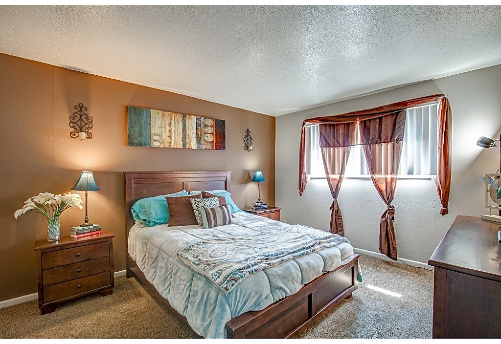 Knollwood Apartments | 4700 N Highland Ave, Kansas City, MO 64116, USA | Phone: (816) 454-1562