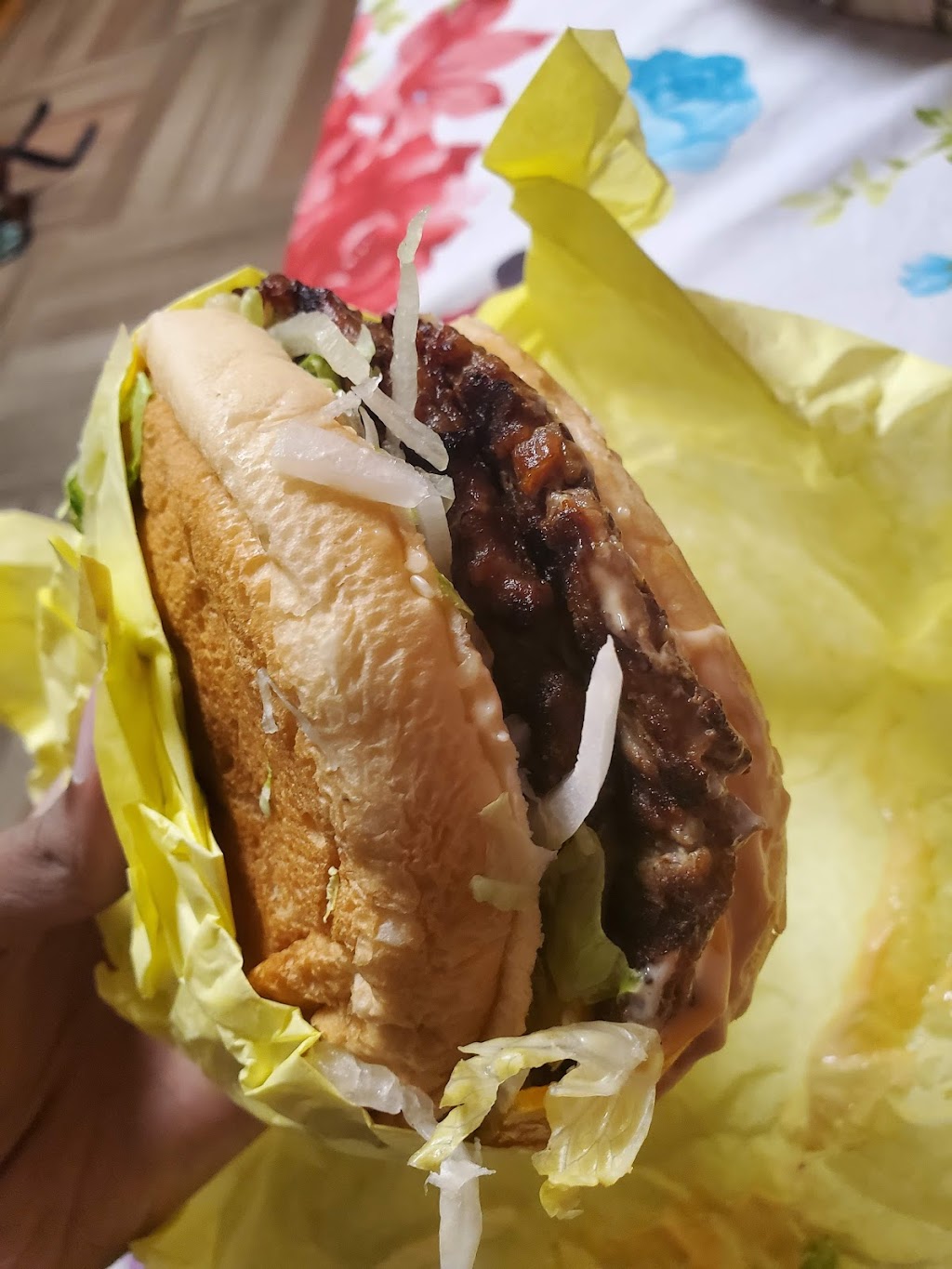 Tams Burgers | 5023 S Central Ave, Los Angeles, CA 90011, USA | Phone: (323) 233-1320