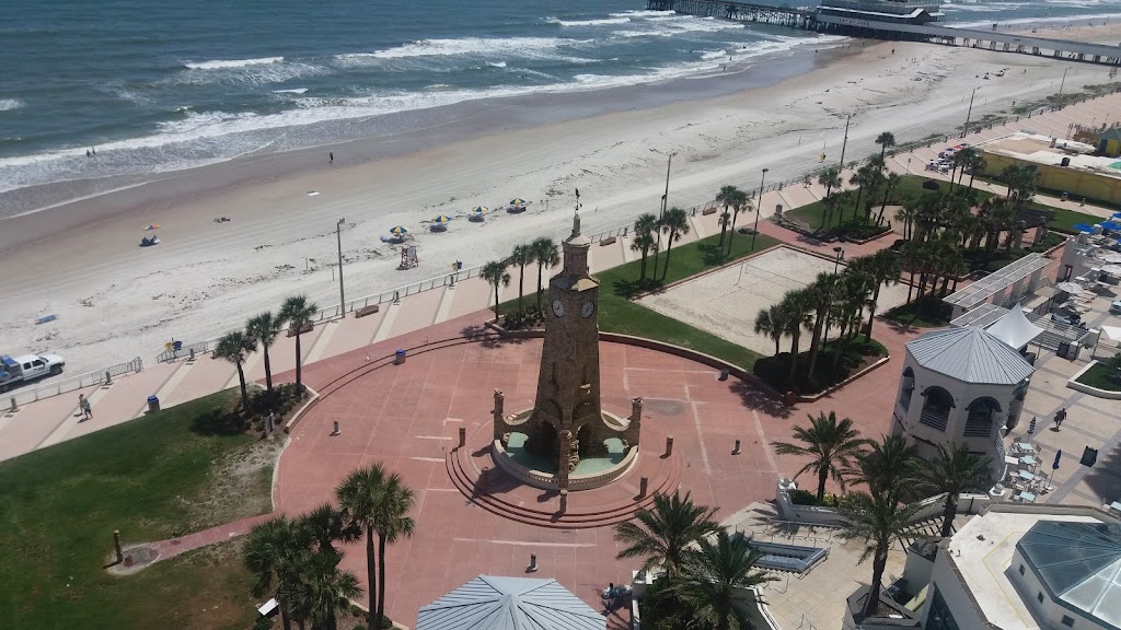 Hilton Daytona Beach / North Porte Cochere | 200-250 N Atlantic Ave, Daytona Beach, FL 32118, USA | Phone: (386) 254-8200