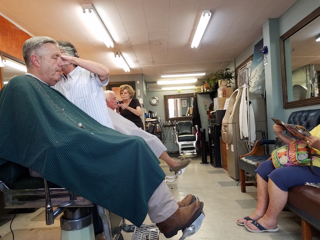 Holly Famous Barber Shop | 3106 Holly Rd, Virginia Beach, VA 23451 | Phone: (757) 422-2894