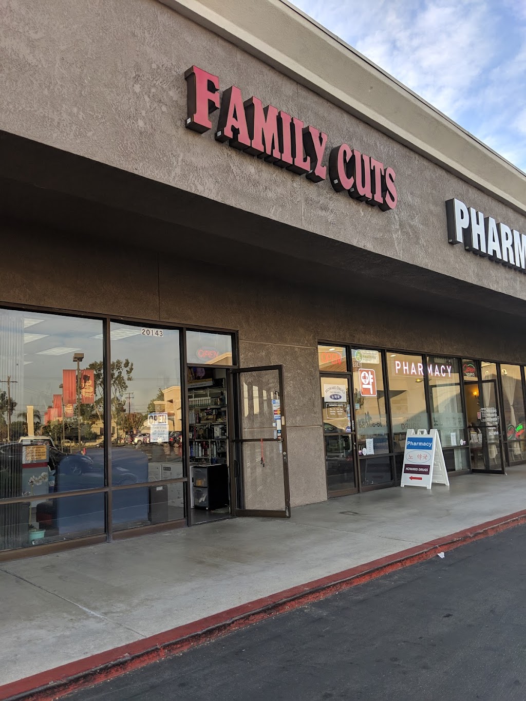 Family Cuts | 20143 Pioneer Blvd, Lakewood, CA 90715, USA | Phone: (562) 402-3935