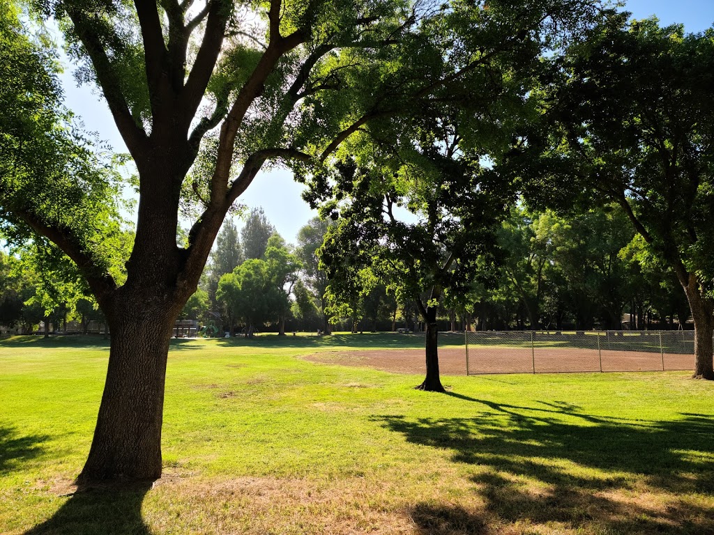 Slide Hill Park | 2850 Temple Dr, Davis, CA 95618, USA | Phone: (530) 757-5626