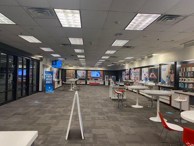 AT&T Store | 6661 Dixie Hwy, Louisville, KY 40258, USA | Phone: (502) 933-2181