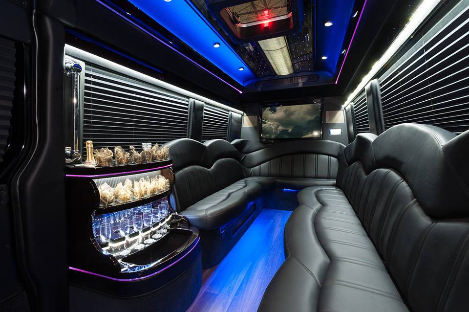 A Touch Of Class Limousine Service | 5893 Center Rd, Valley City, OH 44280, USA | Phone: (216) 861-7433