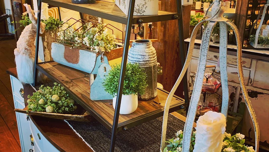 Vintage Charm | 613 W Madison Ave, Milton, WI 53563, USA | Phone: (608) 295-2520