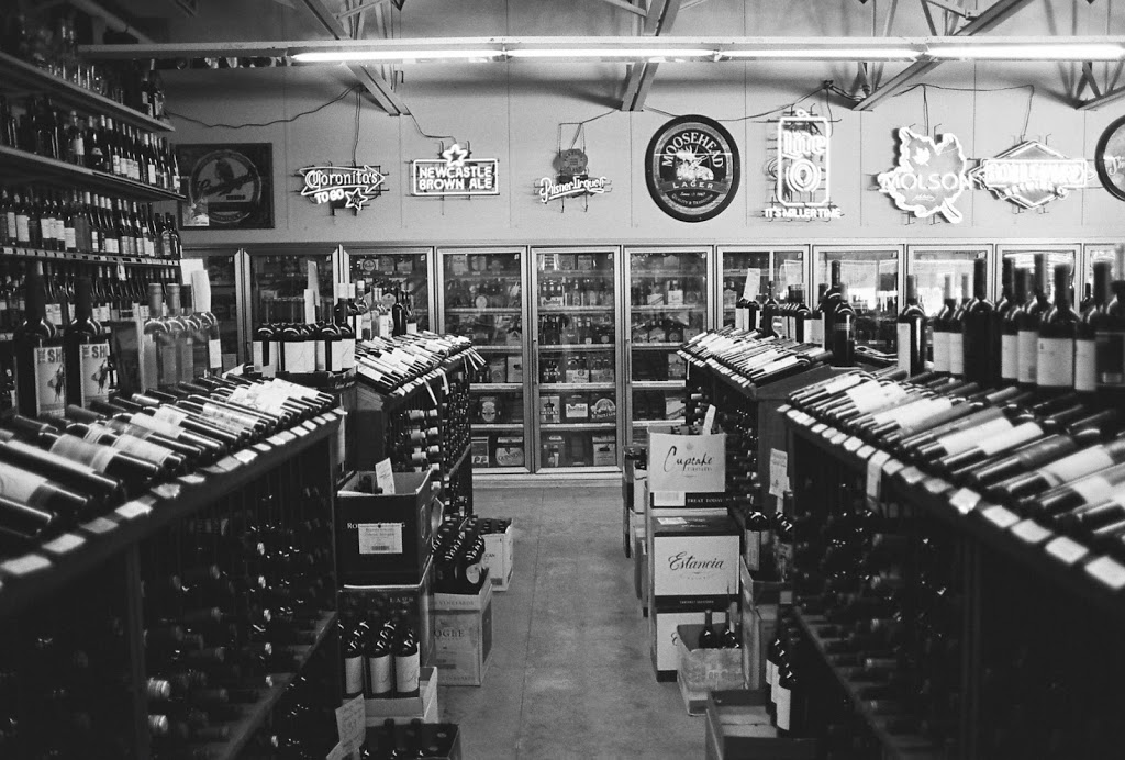 Lakeside Wine + Spirits | 1916 Wayzata Blvd #1, Long Lake, MN 55356, USA | Phone: (952) 404-2500