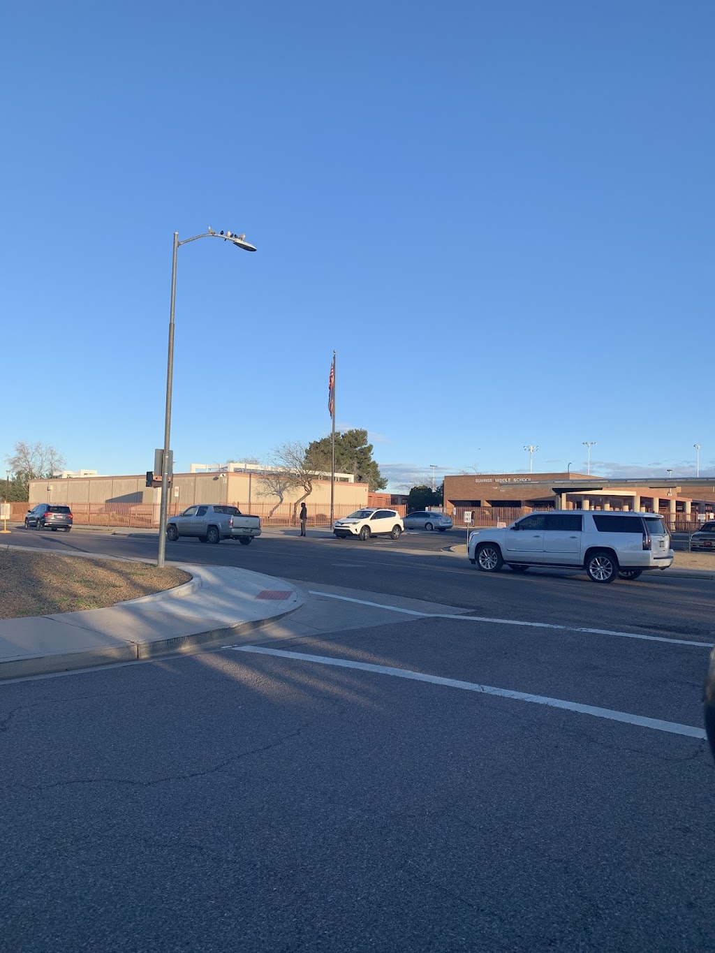Sunrise Middle School | 4960 E Acoma Dr, Scottsdale, AZ 85254, USA | Phone: (602) 449-6100