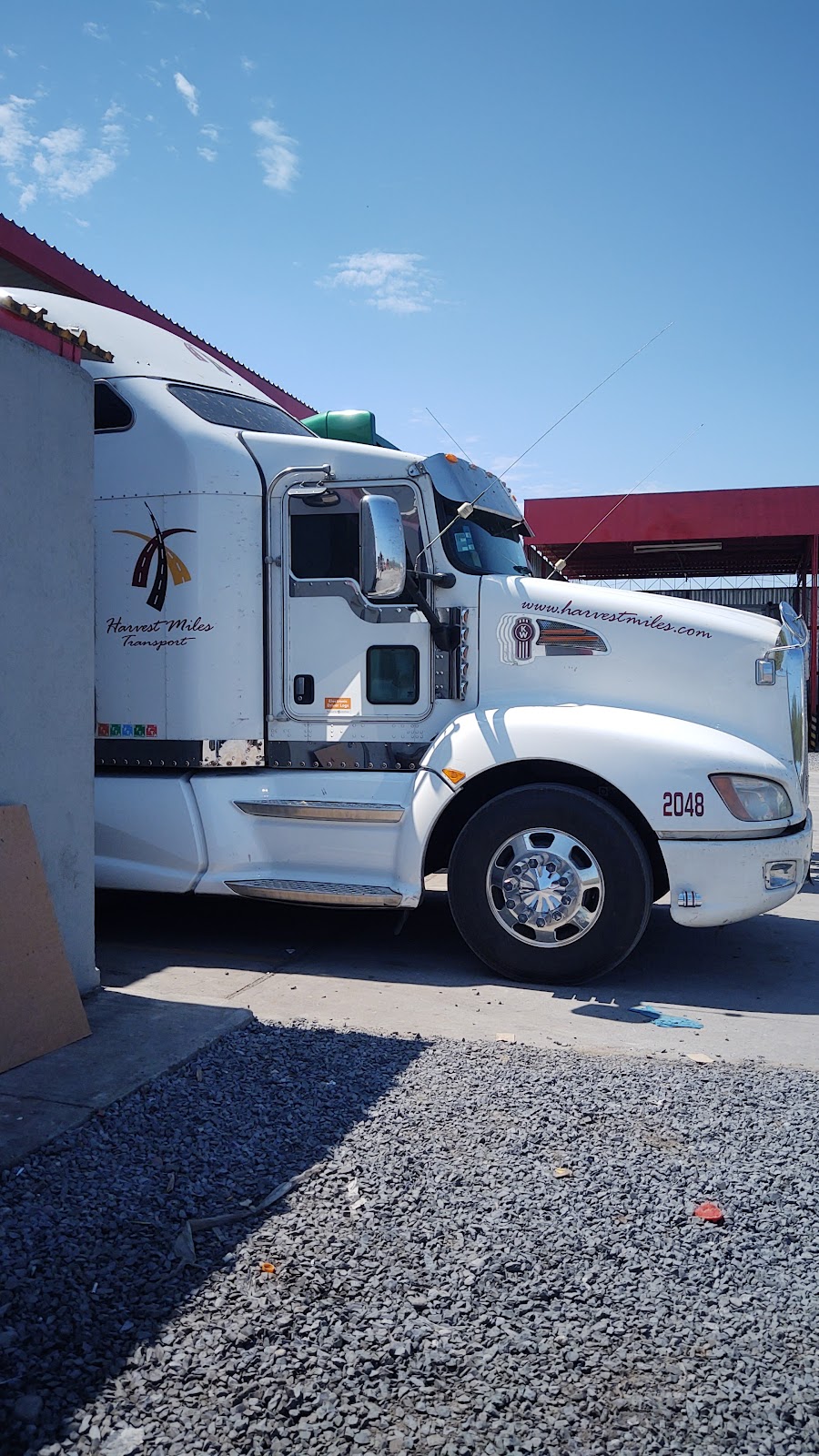 Kenworth del Río Bravo Aeropuerto | Carr Aeropuerto Km 0.554, Francisco Villa, 88294 Nuevo Laredo, Tamps., Mexico | Phone: 867 151 4550