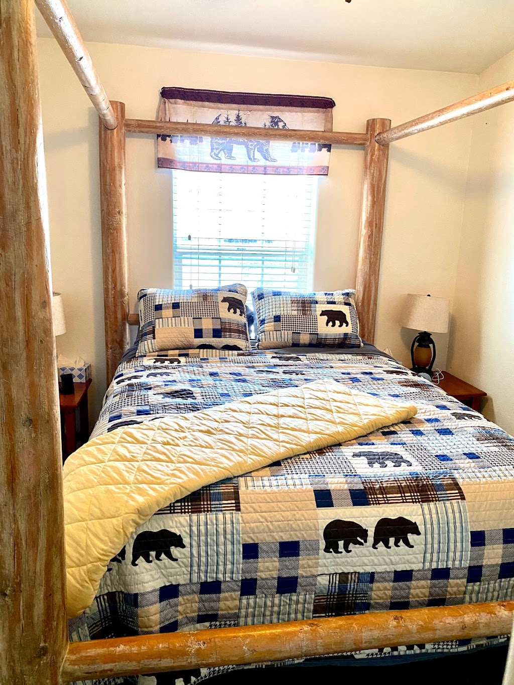 Almost Bearadise | 175 Highland Ln, Sugarloaf, CA 92386, USA | Phone: (818) 267-4246