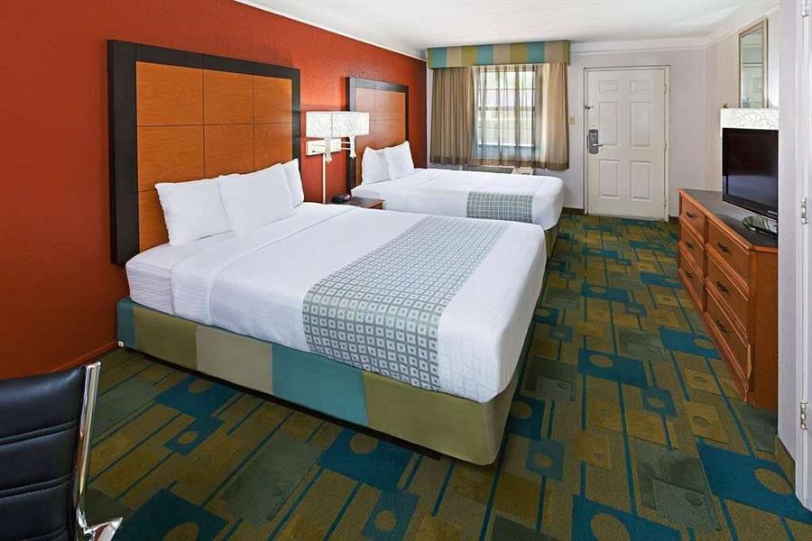 Econo Lodge Inn & Suites Fulton Rockport | 3902 TX-35, Fulton, TX 78358, USA | Phone: (361) 729-8351