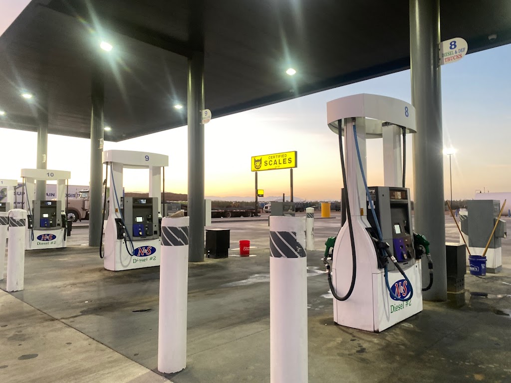 Chevron Porterville | 951 W Teapot Dome Ave, Porterville, CA 93257, USA | Phone: (559) 781-1059