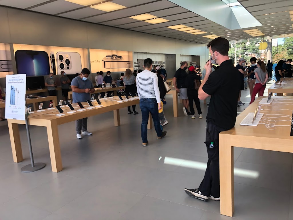 Apple Manhasset | 1900 Northern Blvd, Manhasset, NY 11030, USA | Phone: (516) 734-2420