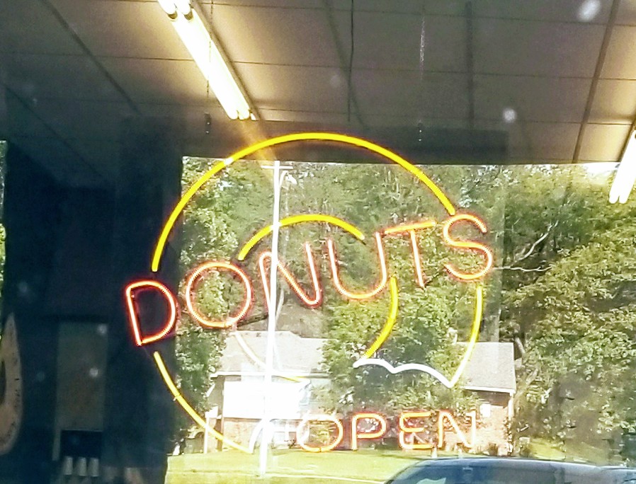 Fluffy Fresh Donuts | 10123 State Line Rd, Kansas City, MO 64114, USA | Phone: (816) 942-9822