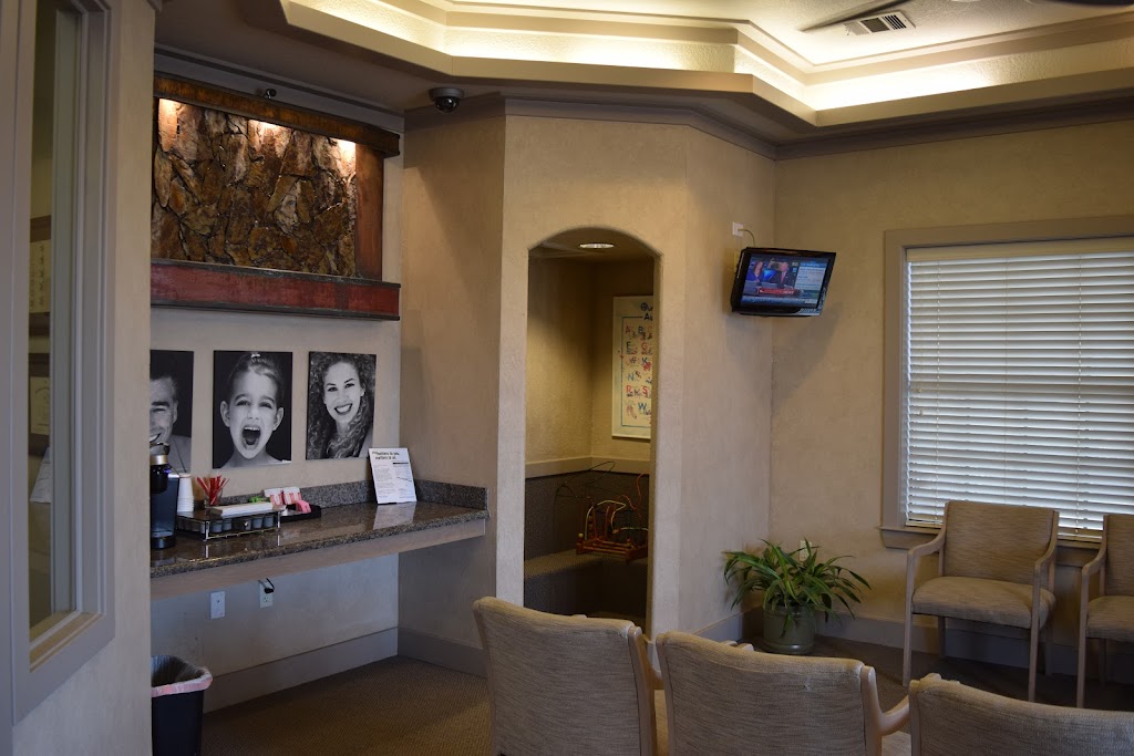 Crossroads Dental | 6190 Lyndon B Johnson Fwy Suite 100, Dallas, TX 75240, USA | Phone: (972) 386-7513