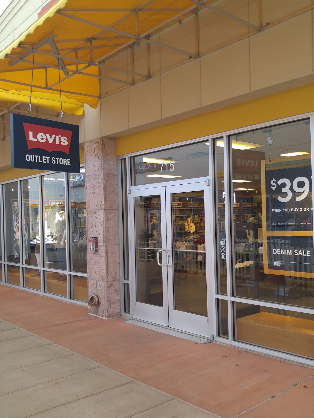 Levis Outlet Store | 1 Premium Outlets Blvd Unit 715, Tinton Falls, NJ 07753, USA | Phone: (732) 493-4595