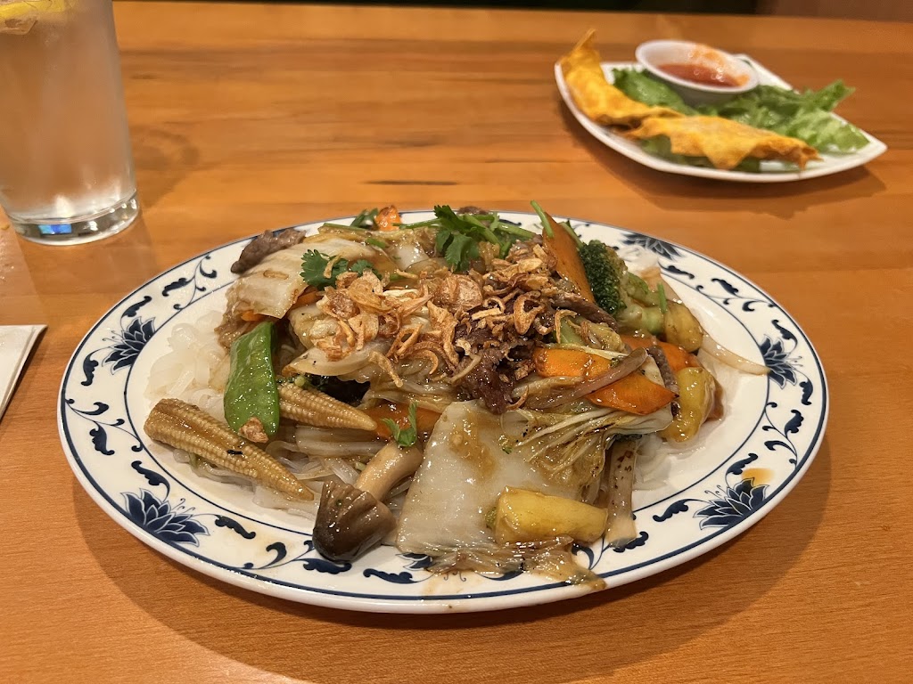 V N Noodle House | 2299 Johns Hopkins Rd, Gambrills, MD 21054, USA | Phone: (410) 721-6619