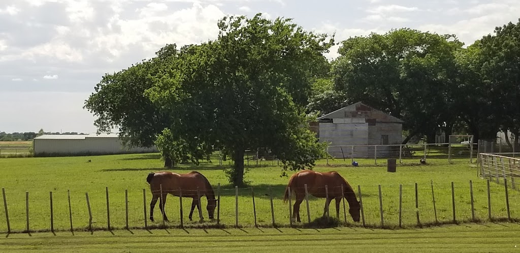 Lone Oak RV Park | 1690 E Lone Oak Rd, Valley View, TX 76272, USA | Phone: (877) 229-4153