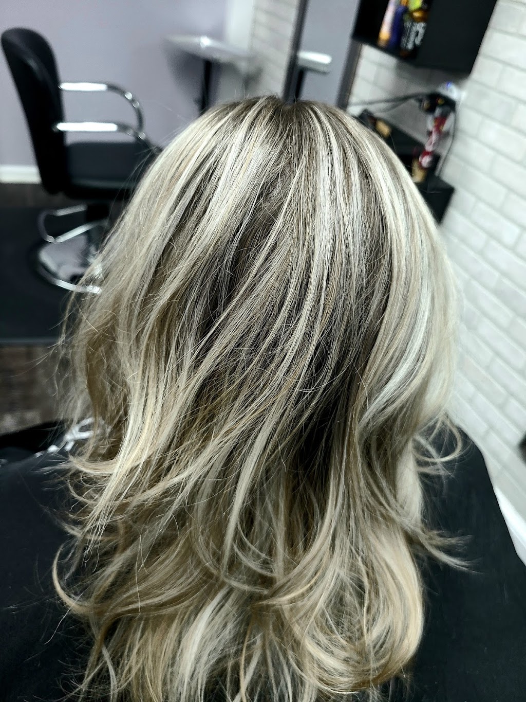 Shine Hair Studio | 877 Walnut St, Hamilton, OH 45013, USA | Phone: (513) 839-3377