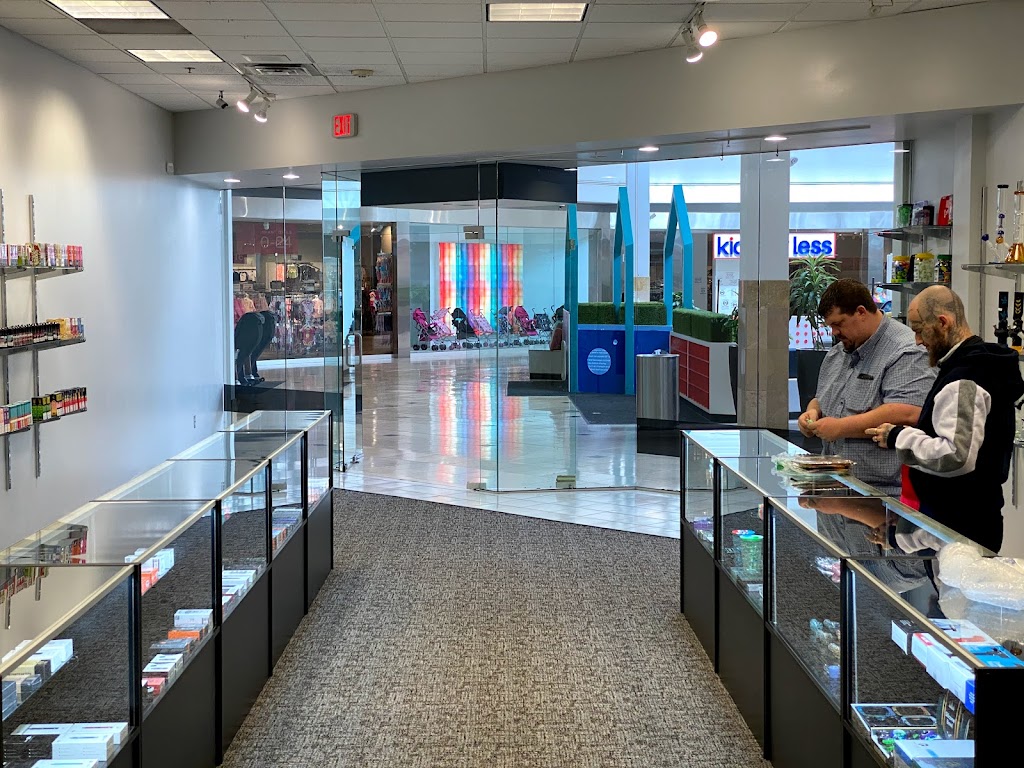 Vaporworld & CBD 4 Real NewTowne SQ | 236 New Towne Square Dr, Toledo, OH 43612, USA | Phone: (419) 478-7777