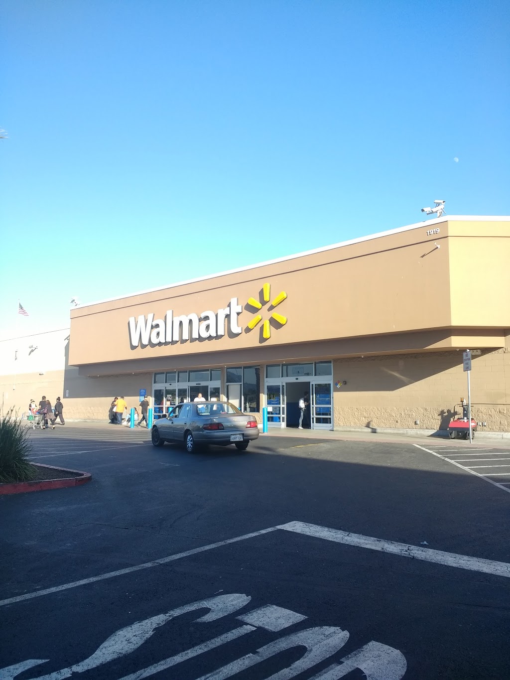 Walmart | 1919 Davis St, San Leandro, CA 94577, USA | Phone: (510) 569-0200